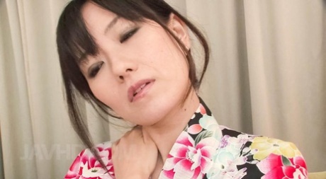 Manami Komukai nackt pornographische foto