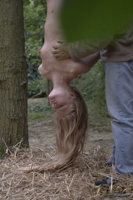 Asiatischer Typ mit langen Haaren heiße schöne foto