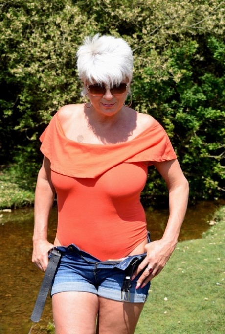 kurze Haare, MILF-Füße erwachsene xxx bild