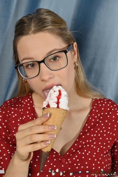 Schauspieler mit langen Haaren xxx schöne fotos