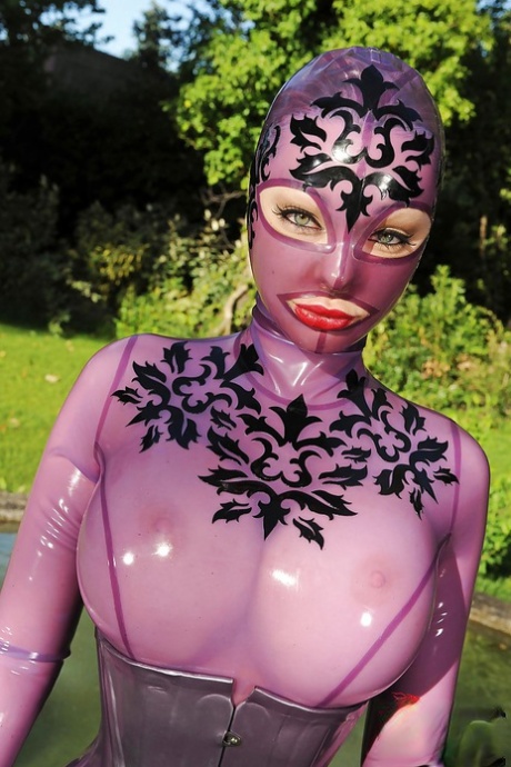 Latex Lucy model nacktheit galerien