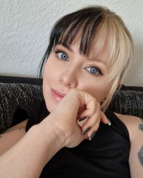 lange Haare, große Titten, MILF top heiße bilder